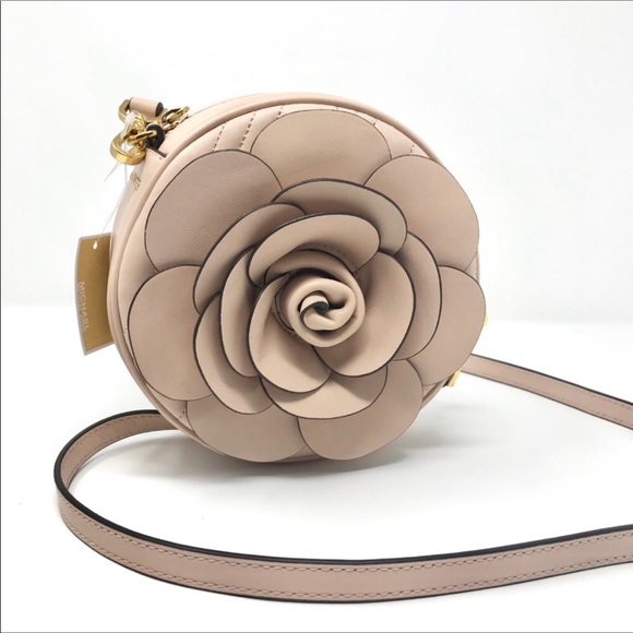 MICHAEL Michael Kors Handbags - {Micheal Kors} Leather Canteen Crossbody